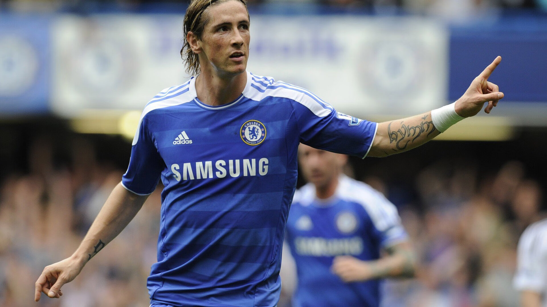 哈得斯菲尔特队员犯规过多，主帅面临舆论压力，哈德斯菲尔德对沃特福德