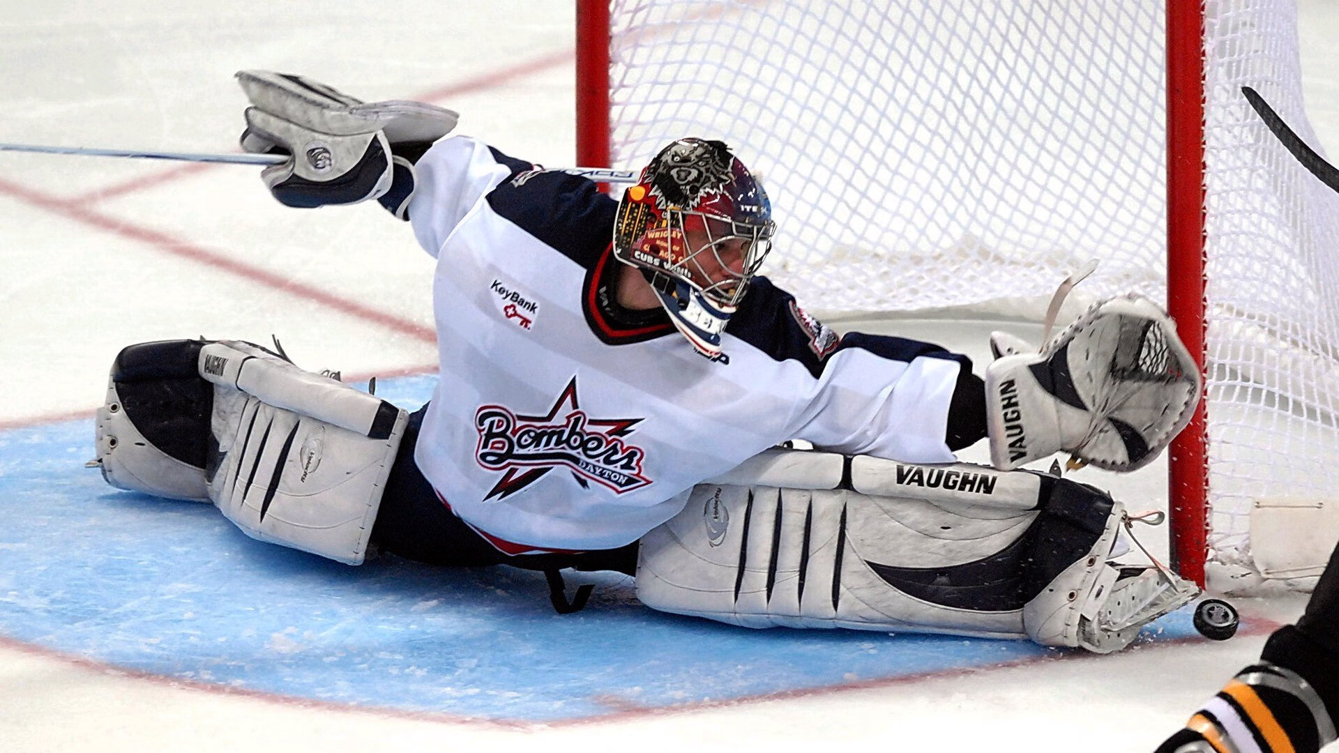 林肯城防线筑起铜墙铁壁，红白军团欲晋级季后赛，林肯红色